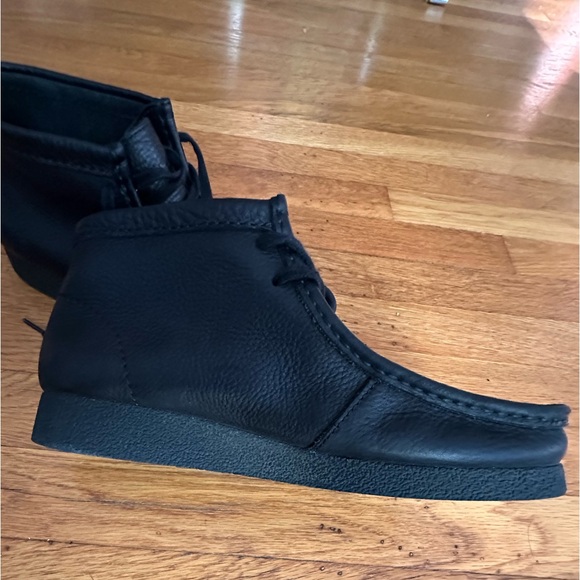 Clarks - barely used - Black Leather Men’s Wallabee Boots (7.5) main image 5